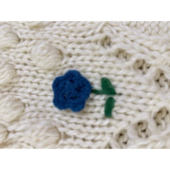 Vintage Carreau Cream Cable Knit Crew Neck Sweater with Floral Accents M - Picture 5 of 12